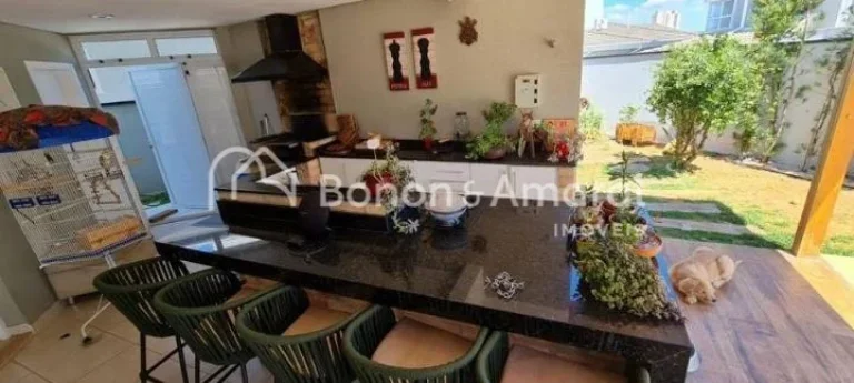 Imagem Linda casa à venda em Valinhos/SP, em condomínio fechado, com 4 quartos, piscina e ar condicionado...