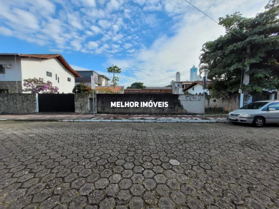 Imagem Terreno para Locação Anual Localizado no Centro de Balneário Camboriu - SC