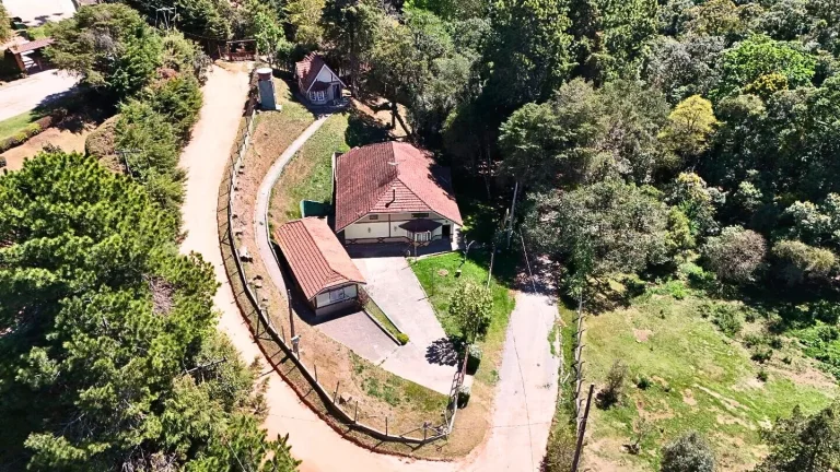 Imagem Três casas, um grande jardim e a liberdade de viver a serra no seu próprio ritmo