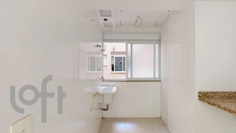 Imagem Apartamento 68M², 2Q, 1 Suíte, 2 Banheiros, 1 Vaga, Varanda.
