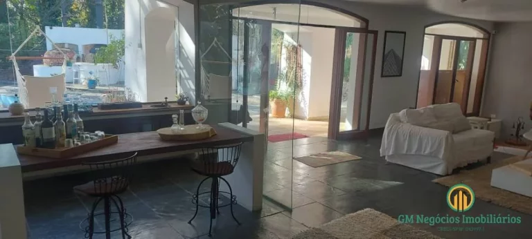 Imagem Casa com 5 suítes amplas, em Vila Fechada segurança 24h