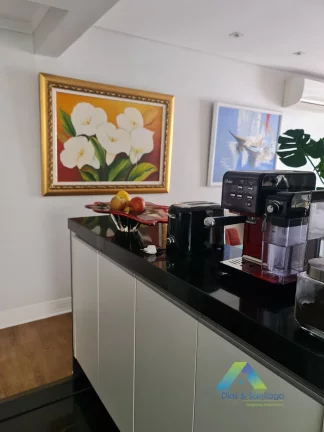 Imagem Apartamento recém reformado com 67m², 2 dormitórios, 1 suíte, 2 vagas de garagem coberta em localização privilegiada em área nobre a 500mts da Estação Metrô Chácara Klabin.