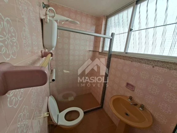 Imagem À VENDA – CASA DUPLEX com 3 quartos / 2 suítes / 2 vagas cobertas com 264 m² em via de grande circulação no Centro de Vila Velha.