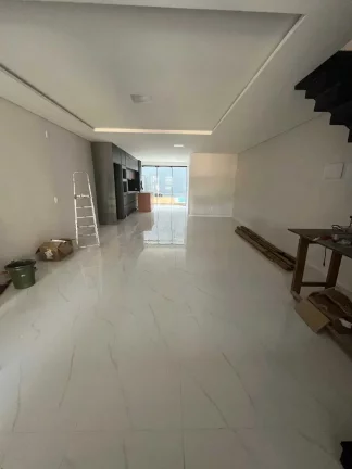 Imagem Geminado alto padrão com 3 suítes sendo 1 master e 2 vagas de garagem - Saguaçu | Joinville/SC