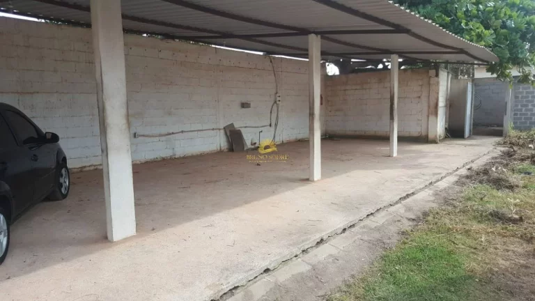 Imagem Área comercial de 13.900 m², totalmente plana e murada, com galpão de 200 m² equipado com escrit...