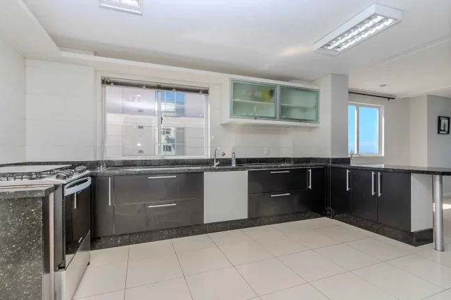 Imagem Cobertura triplex mobiliado com 5 suítes 3 vagas em Balneário Camboriú/SC