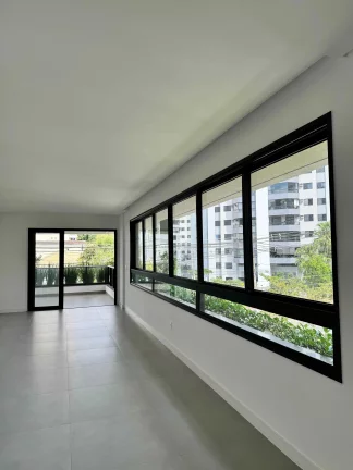 Imagem Apartamento com 4 suítes e 3 vagas de garagem em na Alameda Rio Branco Blumenau