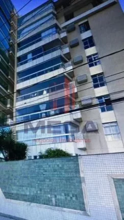 Imagem Lindo apto na Av Gil Veloso, sol da manhã, de frente p o mar da Praia da Costa. Com 250m2,Sendo 4 q...