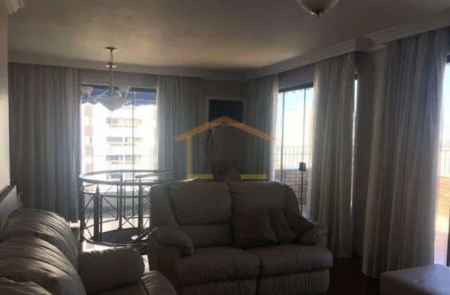 Imagem Cobertura duplex, 140m², possui 3 dormitórios, sendo 1 suíte, todos com pisos de madeira, proporc...
