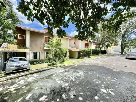Imagem Cond. Vila Velha - 3 dorms / 1 sts, final de rua, muito verde!
