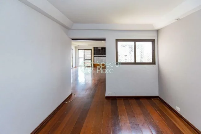 Imagem Amplo apartamento à venda com 4 quartos, sendo 3 suítes, e 4 banheiros no total. Este apartamento ...