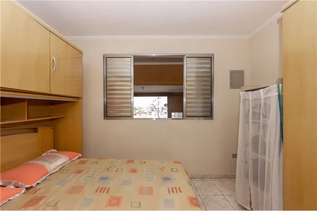 Imagem Encantadora Casa de 175m² com 4 Dormitórios e 2 Vagas na Garagem em Taipas, São Paulo