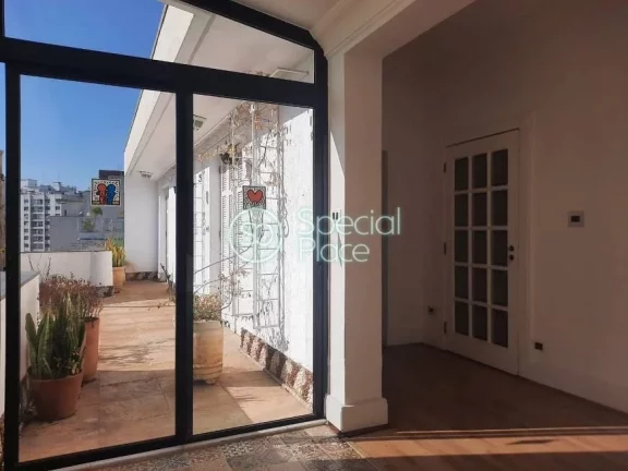 Imagem Linda Penthouse no miolo do bairro. São 231m² de área privativa, 3 dormitórios ( 1 suíte) e 2 v...