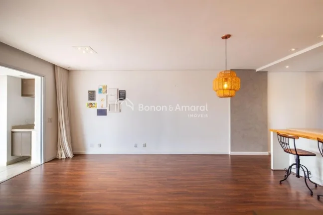 Imagem Elegante e repleto de detalhes que valorizam cada ambiente, este apartamento encanta pelo acabamento...