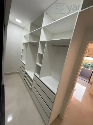 Imagem Casa em Condomínio à Venda em Localização Privilegiada: 3 Quartos, 1 Suíte, 3 Salas, 3 Banheiros, 4 Vagas de Garagem - 205,00 m².