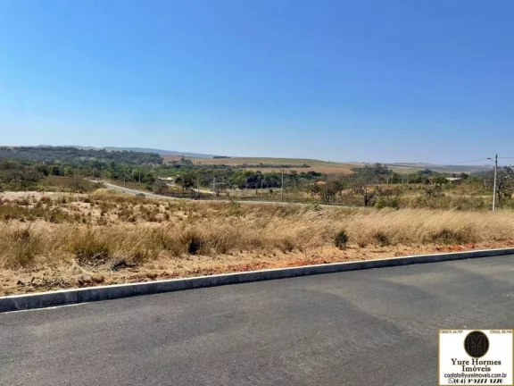 Imagem Lote de Esquina com 346,60 Metros no Loteamento Lagoa Golden