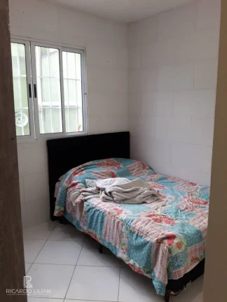 Imagem Sobrado com 5 kitnets independentes em localização estratégica para renda