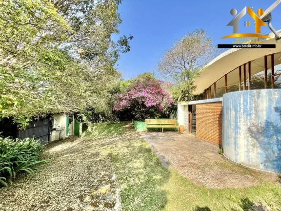 Imagem Casa à venda com arquitetura brasileira, na Granja Viana, Cotia - SP | Batelli Imóveis