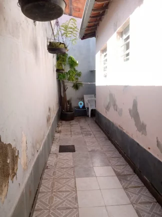 Imagem Excelente casa à venda em Contagem, localizada no bairro Parque Turistas. Possui 180m² de área to...