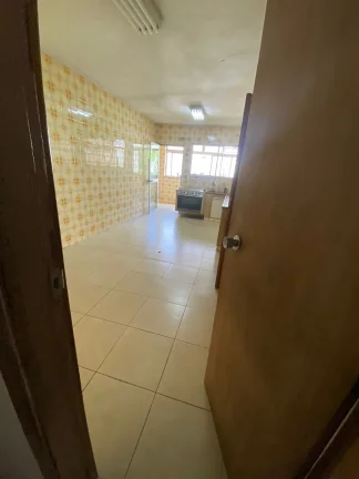 Imagem Apartamento 200 M², 4Q, 1 Suíte, Sala 2 Ambientes, 3 Banheiros, 2 Vagas, 631 Metros da estação do metrô, Brinquedoteca, Playground, Salão de Festas.