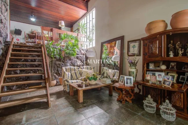 Imagem Excelente oportunidade para adquirir uma casa no Laogo Sul, em Brasília. Localizada na QL 4 Conjunt...