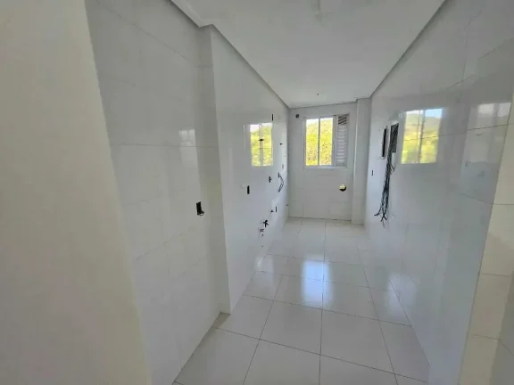 Imagem Apartamento com 2 dormitórios sendo 1 suíte e 1 vaga de garagem em Balneário Camboriú/SC