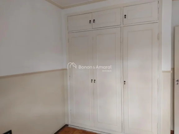 Imagem Amplo apartamento com 3 quartos, sendo 1 suíte, sala com 2 ambientes, cozinha planejada, área de s...