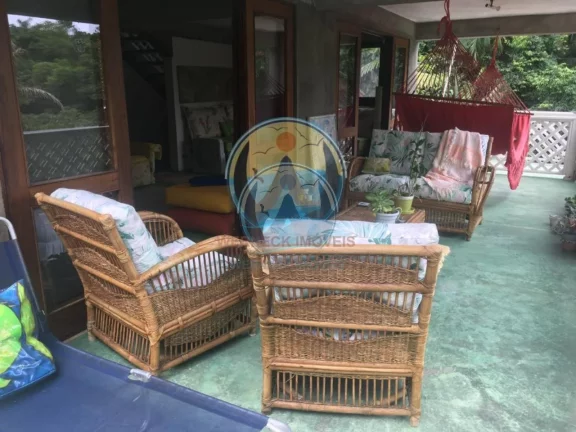 Imagem Casa de Luxo à Venda em Ubatuba-SP, Bairro Promirim: 4 Quartos, 4 Suítes, 2 Salas, 5 Banheiros, 290m². Venha Conferir!