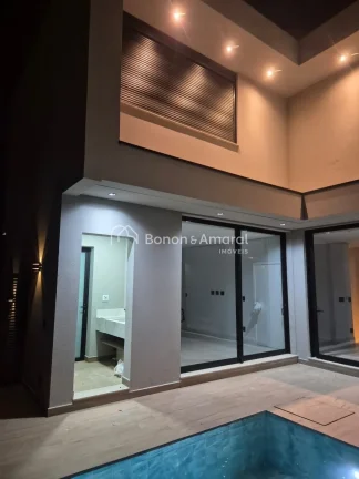 Imagem A casa no Residencial Jatibela oferece um design sofisticado e espaços amplos. No andar superior, e...