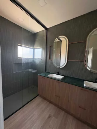 Imagem Casa alto padrão com 3 dormitórios sendo 1 suíte e 2 vagas em Jaraguá do Sul /SC