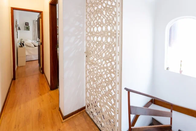 Imagem Sobrado Jardim Prudência - 200M², 3 Dorms, 1 Vaga, Lareira, Quintal, Split, Armários.