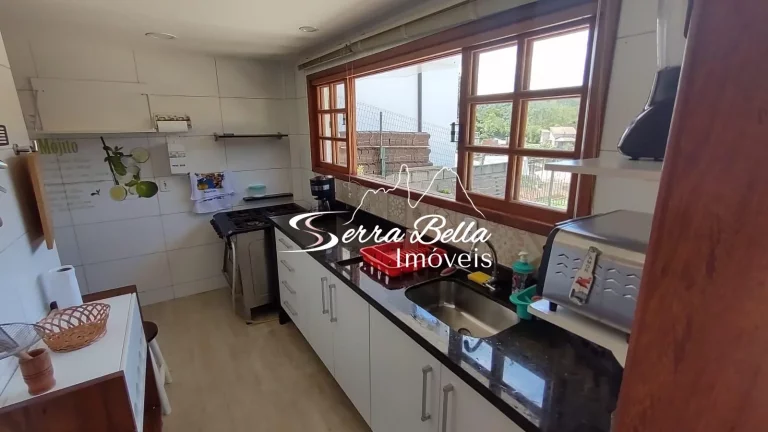 Imagem Casa com 4 dormitórios à venda, 200 m² por R$ 840.000,00 - Albuquerque - Teresópolis/RJ