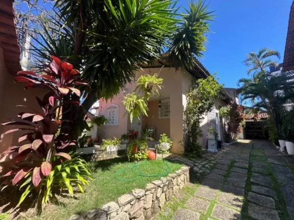 A 5ª Avenida Imóveis apresenta esta bem localizada CASA TÉRREA, c/ 3 Suites + anexo, ideal p/ fins RESIDENCIAL e ou COMERCIAL, melhor ponto da Pituba