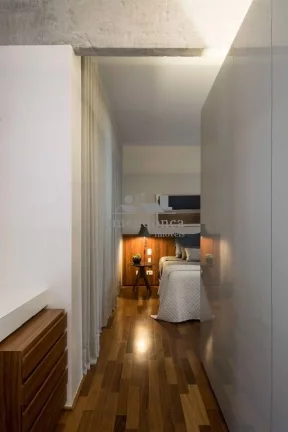 Imagem Lindo apartamento reformado com 1 suíte e 2 vagas, 140m².3