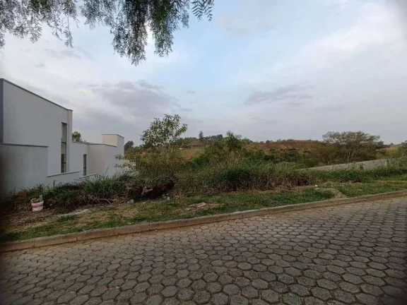 Imagem Construa a Casa dos Seus Sonhos: Lote de 940m2 em Condomínio Fechado