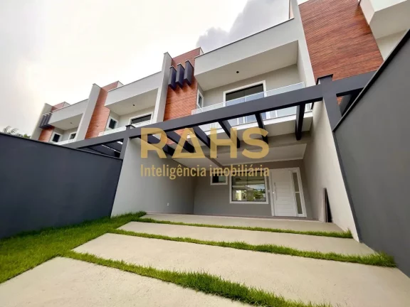 Ótimo sobrado geminado localizado no bairro Glória, próximo a Panificadora Blupão. Conta com 117...