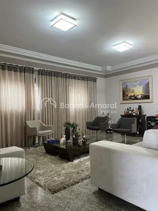 Imagem Esta casa é perfeita para quem busca uma localização privilegiada e segurança para sua família....