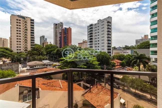 Imagem Localizado em Moema Índios, totalmente fora de rota, apartamento amplo. possui 172 metros, living c...