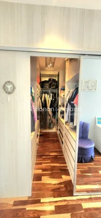 Imagem Linda Casa de Esquina, Toda Mobiliada - Oportunidade Imperdível!