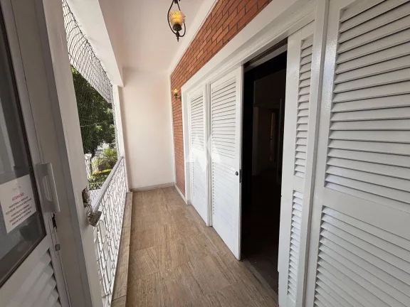 Imagem Casa para locação 5 dormitórios - 7 vagas - Ponta da Praia em Santos