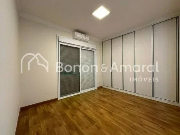 Imagem Imóvel amplo à venda com 4 quartos, sendo 4 suítes e 5 banheiros e 1 lavabo. Este imóvel está b...