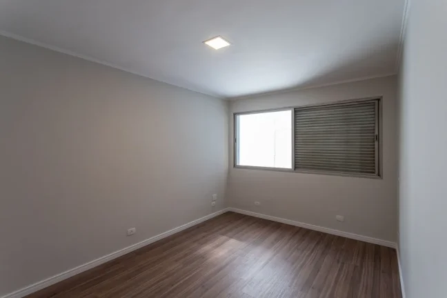 Imagem Apartamento 137M² Reformado, 3Q, 1 Suíte, 2 Banheiros, 1 Vaga, Sol da Manhã, Banheira, Academia, Salão de Festas, Área Verde, Armários.