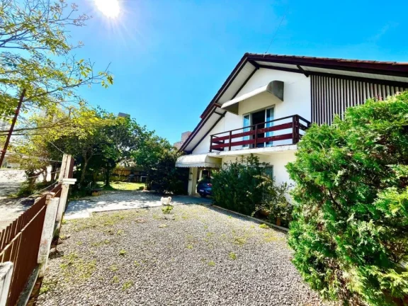 Imagem Casa mobiliada com 3 dormitórios sendo uma suíte para temporada no Centro Penha
