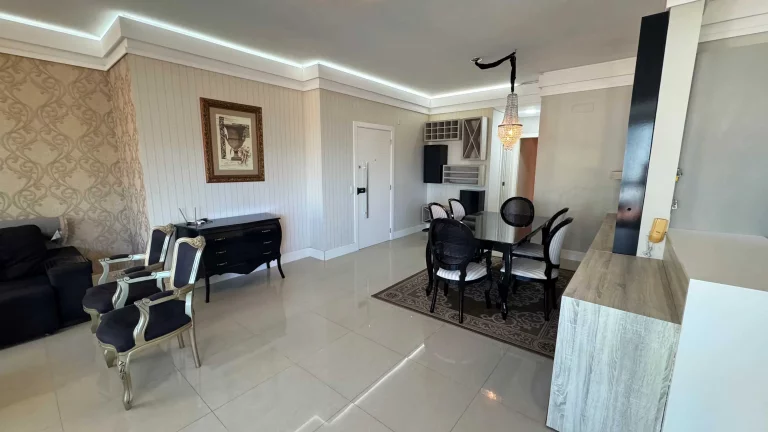 Imagem Apartamento frente mar com 3 suítes e 3 vagas de garagem em Meia Praia - Itapema/SC