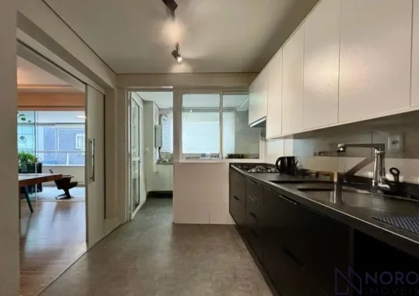 Imagem Apartamento Espaçoso com 3 Suítes e 2 Vagas no Centro de Santa Maria