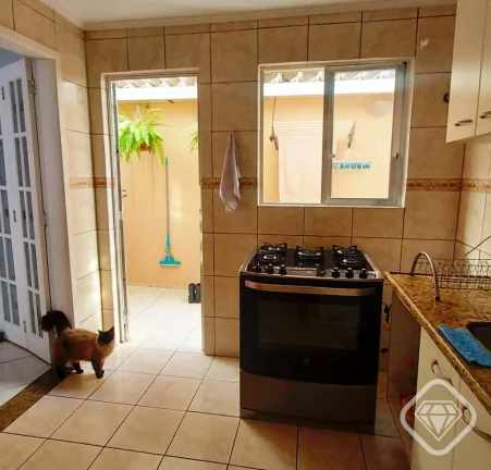 Imagem Casa em condomínio na Tristeza
Não geminada, com 3 dormitórios e pátio lateral

Uma raridade na ...