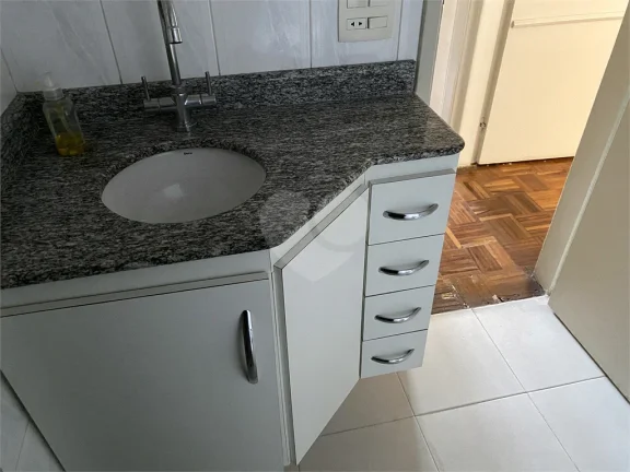 Imagem Apartamento à venda com 3 quartos, sendo 1 suíte, no condomínio Solar Castro Marim, São Paulo - SP