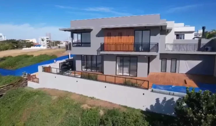 Imagem Casa de Alto Padrão com 4 suítes em Barra Velha/SC