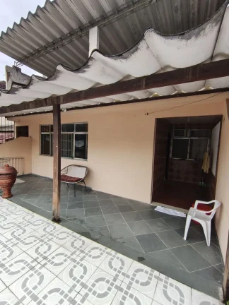 Imagem Casa com 2 quartos e com garagem no bairro Engenho Pequeno, São Gonçalo/RJ