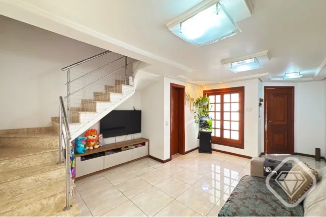 Imagem Casa 4 dormitórios (2 suítes) - Espaço gourmet - Spa com hidromassagem - Rua tranquila e sem saí...